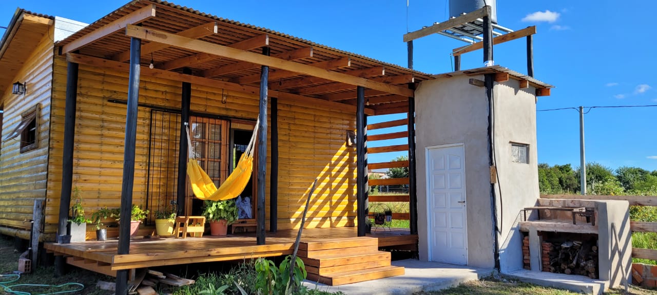 Esta hermosa cabaña puede ser tuya, se encuentra en nuestra tranquila y preciosa Federación E.R , es todo lo que necesitas para tus fin de semana, tus días de descanso o para que sea tu nuevo hogar